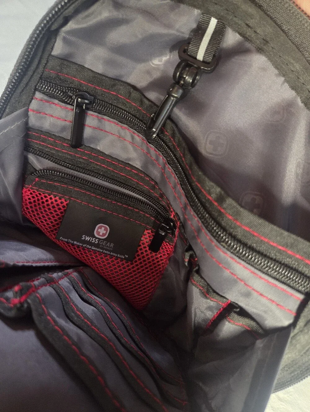 🆕️Swissgear Vertical Boarding/Travel Bag ~ Black & Gray